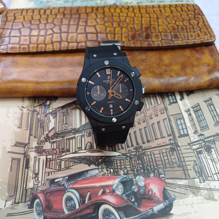 ساعت مچی عقربه ای آنالوگ برند HUBLOT تک موتور تاریخ شمار دار بند چرم قفل فیکسر پروانه ای