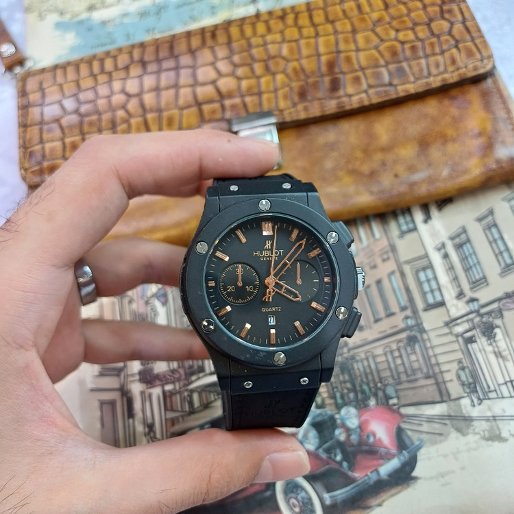 ساعت مچی عقربه ای آنالوگ برند HUBLOT تک موتور تاریخ شمار دار بند چرم قفل فیکسر پروانه ای