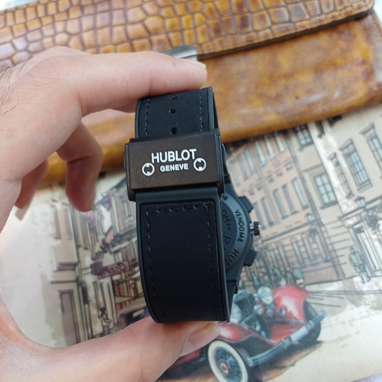 ساعت مچی عقربه ای آنالوگ برند HUBLOT تک موتور تاریخ شمار دار بند چرم قفل فیکسر پروانه ای