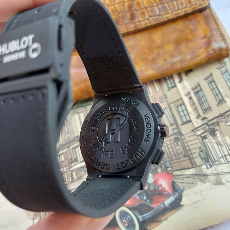 ساعت مچی عقربه ای آنالوگ برند HUBLOT تک موتور تاریخ شمار دار بند چرم قفل فیکسر پروانه ای
