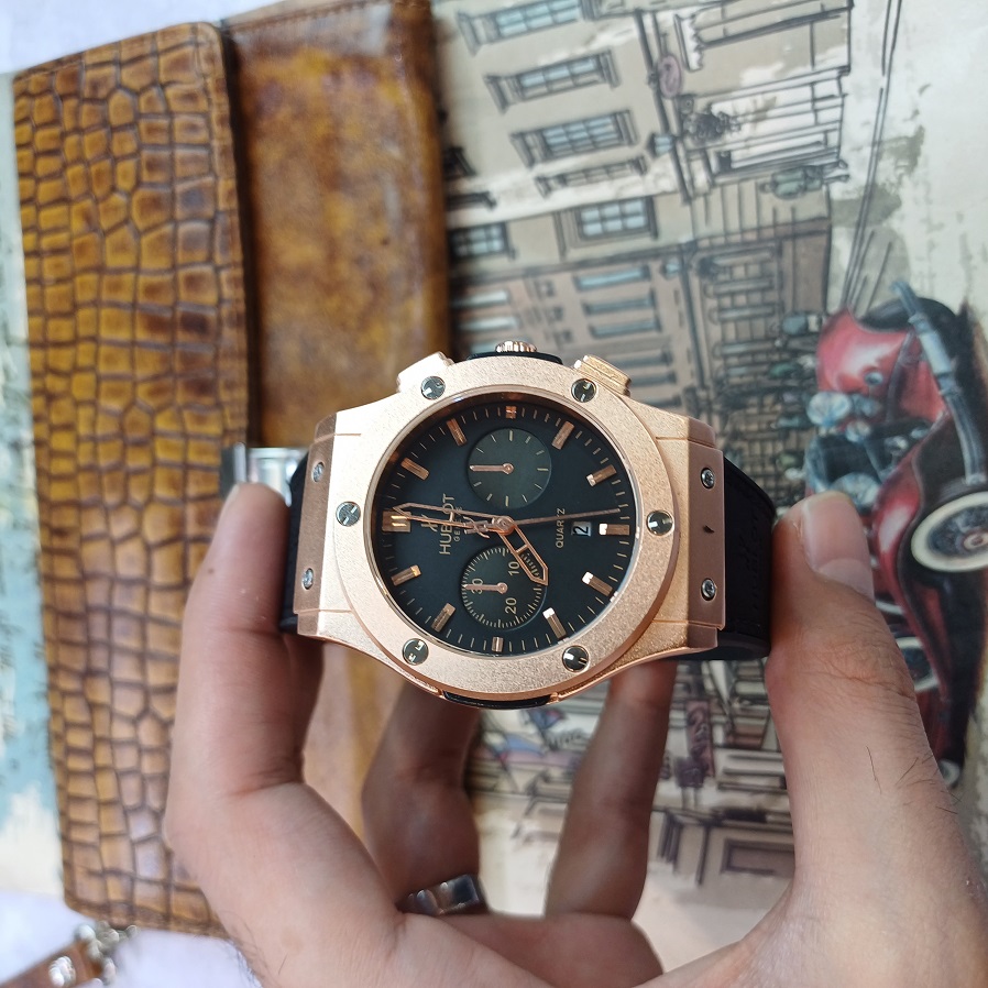 ساعت مچی عقربه ای آنالوگ برند HUBLOT تک موتور تاریخ شمار دار بند چرم قفل فیکسر پروانه ای