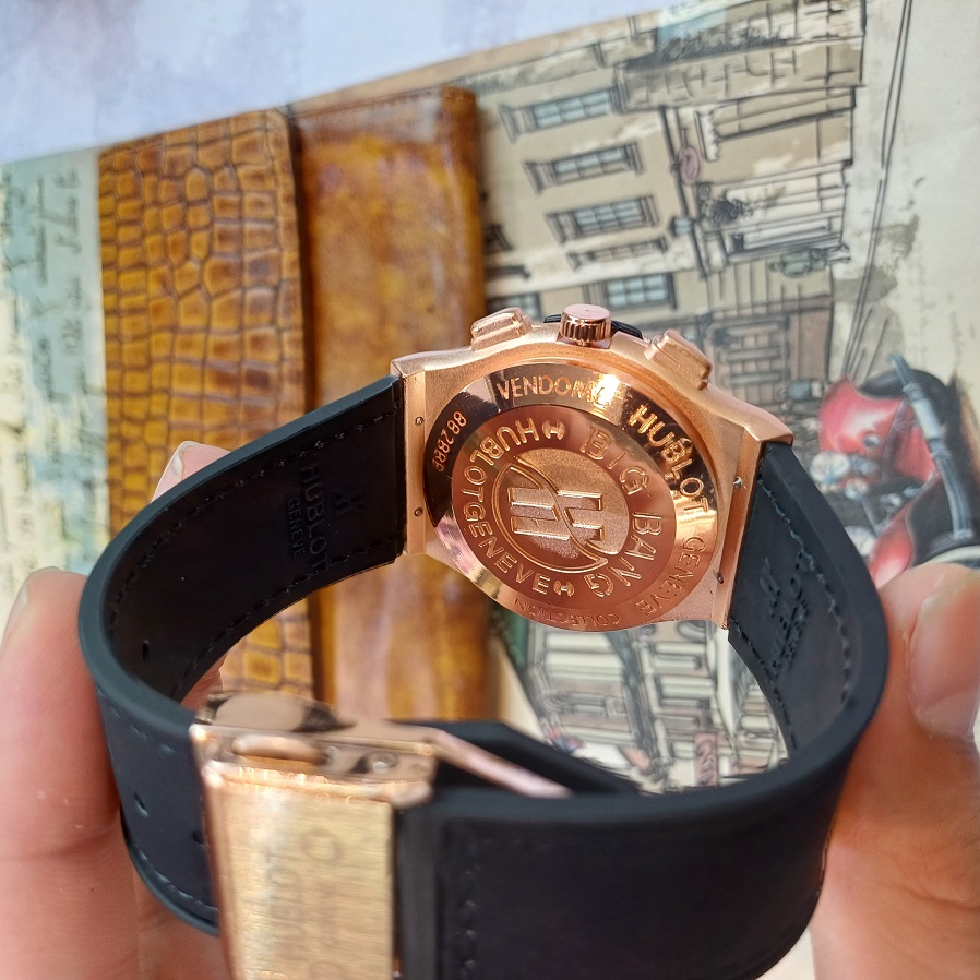 ساعت مچی عقربه ای آنالوگ برند HUBLOT تک موتور تاریخ شمار دار بند چرم قفل فیکسر پروانه ای