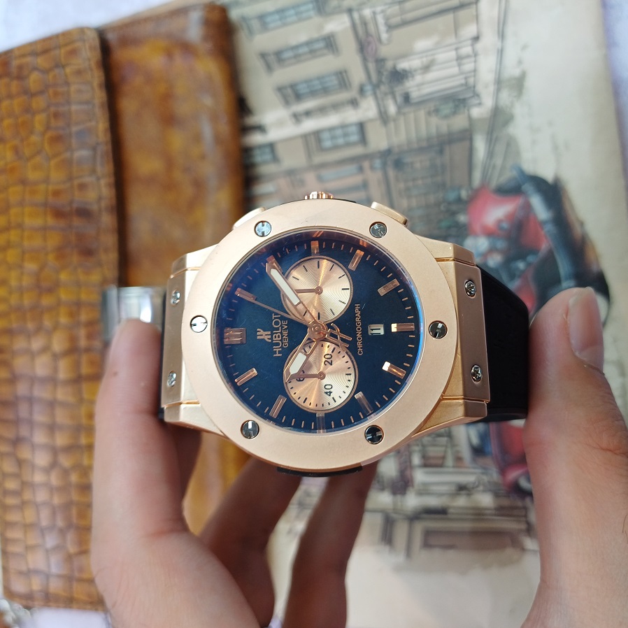 ساعت مچی عقربه ای آنالوگ برند HUBLOT تک موتور تاریخ شمار دار بند چرم قفل فیکسر پروانه ای