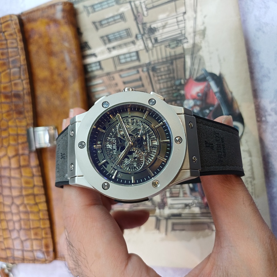 ساعت مچی عقربه ای آنالوگ برند HUBLOT تک موتور تاریخ شمار دار بند چرم قفل فیکسر پروانه ای