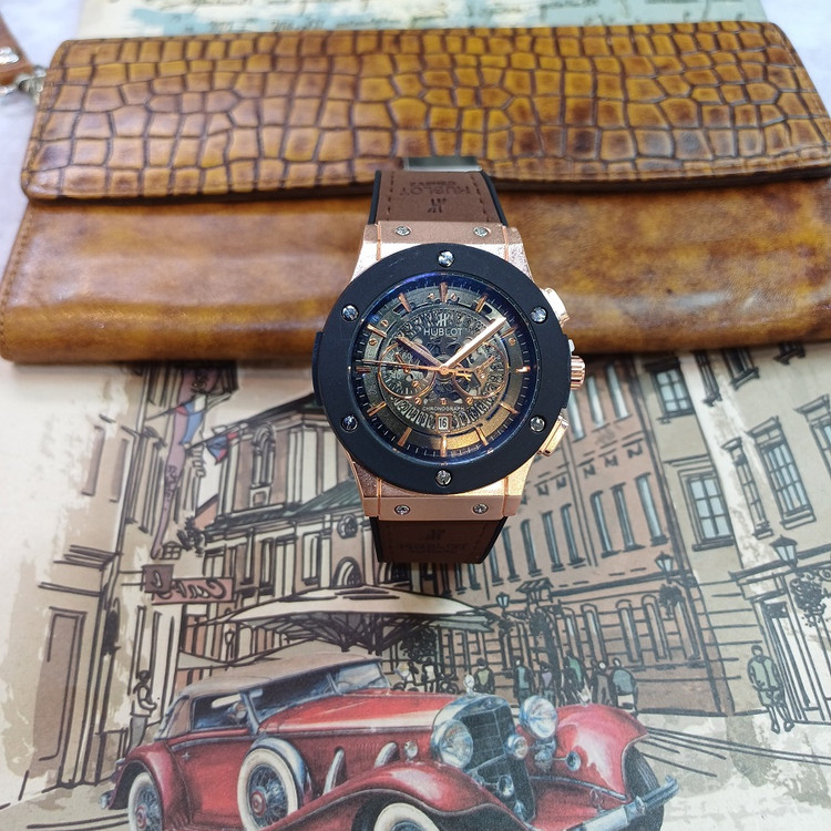 ساعت مچی عقربه ای آنالوگ برند HUBLOT تک موتور تاریخ شمار دار بند چرم قفل فیکسر پروانه ای