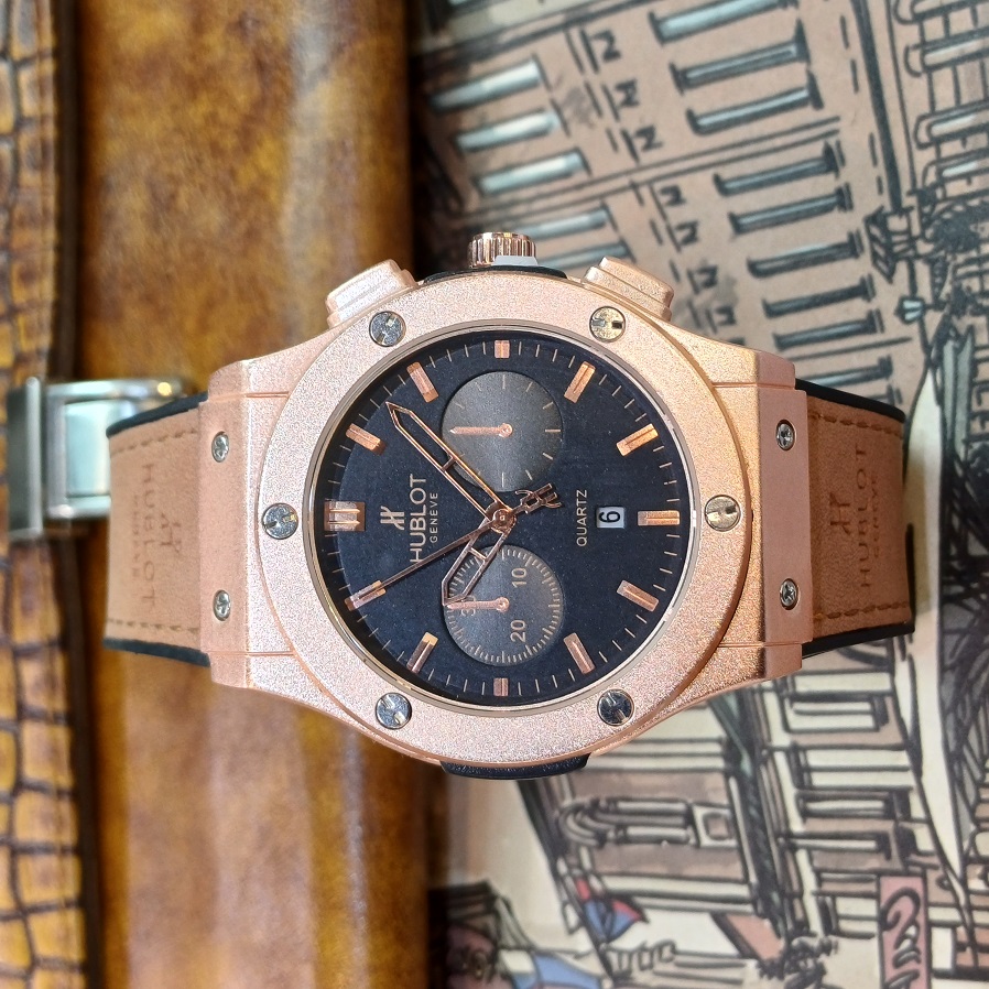 ساعت مچی عقربه ای آنالوگ برند HUBLOT تک موتور تاریخ شمار دار بند چرم قفل فیکسر پروانه ای