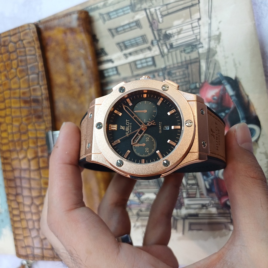 ساعت مچی عقربه ای آنالوگ برند HUBLOT تک موتور تاریخ شمار دار بند چرم قفل فیکسر پروانه ای