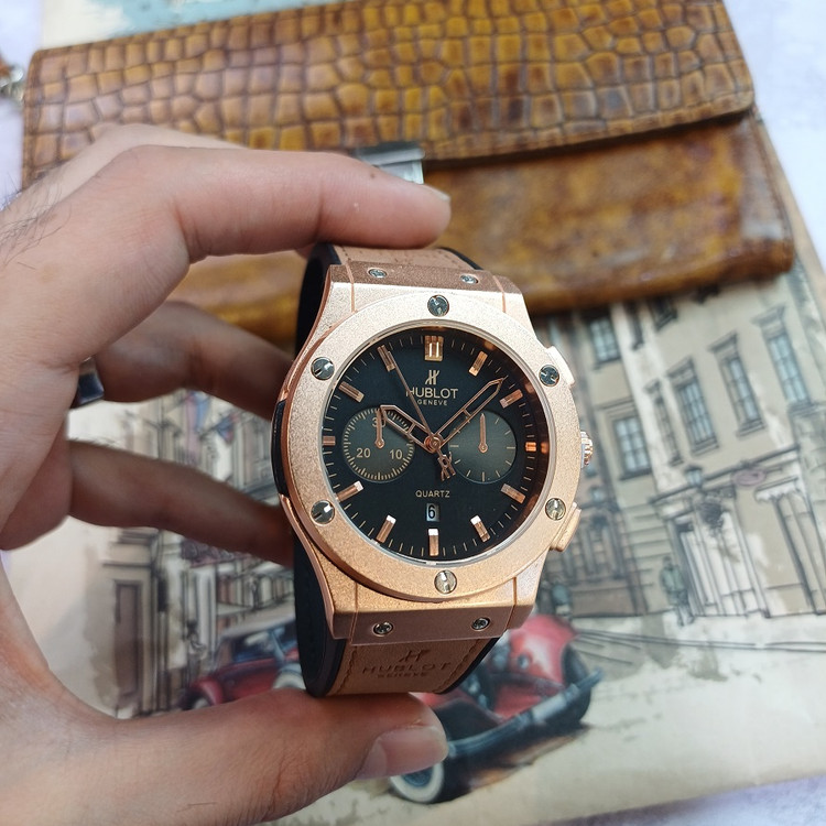 ساعت مچی عقربه ای آنالوگ برند HUBLOT تک موتور تاریخ شمار دار بند چرم قفل فیکسر پروانه ای