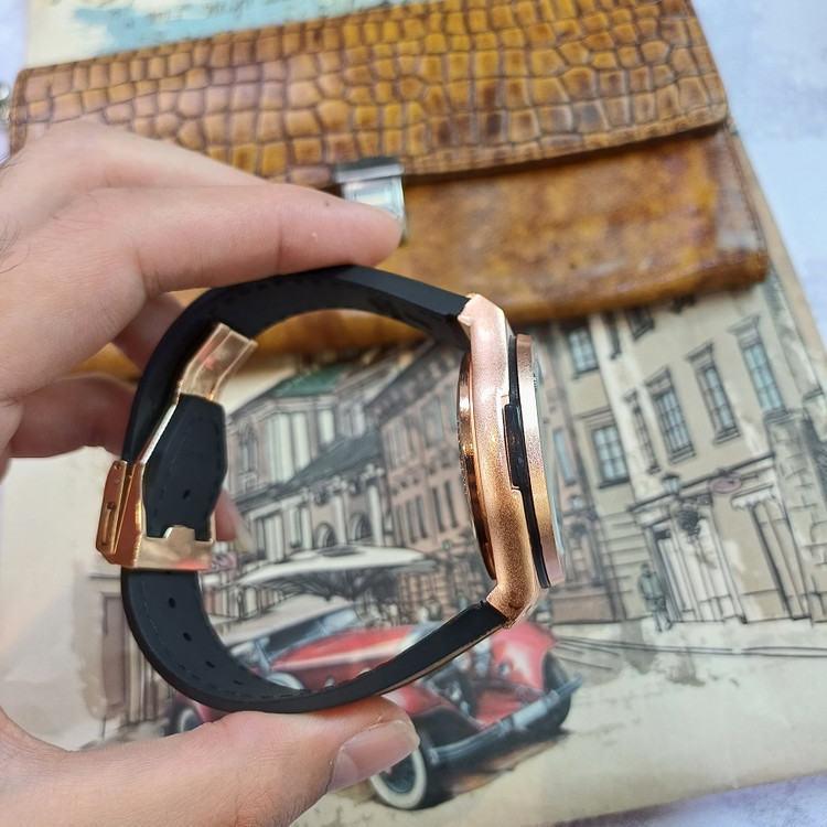 ساعت مچی عقربه ای آنالوگ برند HUBLOT تک موتور تاریخ شمار دار بند چرم قفل فیکسر پروانه ای