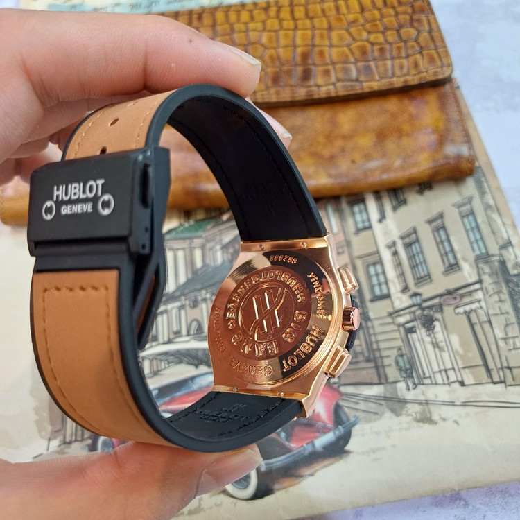 ساعت مچی عقربه ای آنالوگ برند HUBLOT تک موتور تاریخ شمار دار بند چرم قفل فیکسر پروانه ای