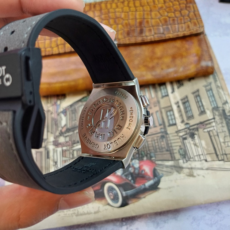 ساعت مچی عقربه ای آنالوگ برند HUBLOT تک موتور تاریخ شمار دار بند چرم قفل فیکسر پروانه ای